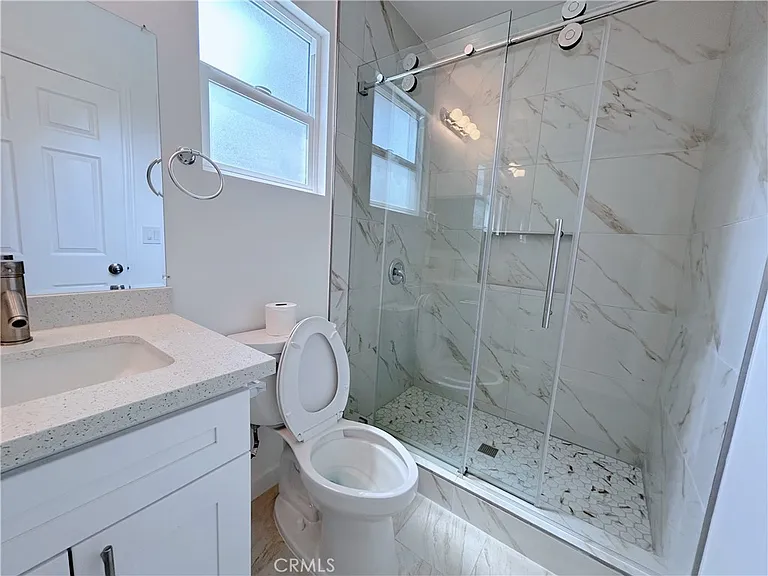 1125 E E St #3 — Photo 4
