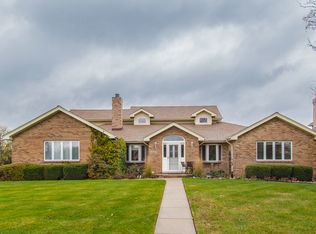 1212 Lakeside Ln, Carol Stream, IL 60188