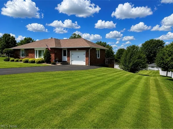 15749 Maple Dr, East Liverpool, OH 43920