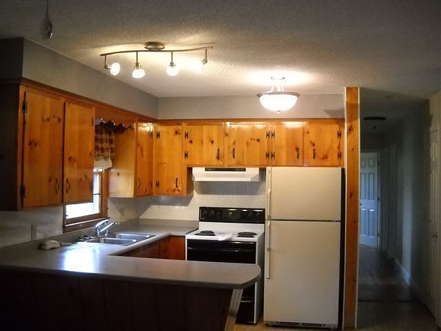 2nd image of 127 School St