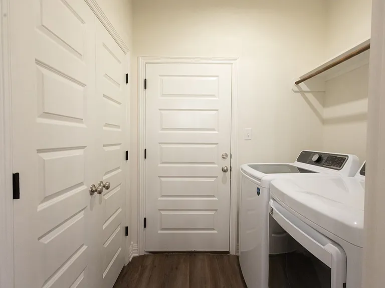 1546 Bennett St — Photo 24