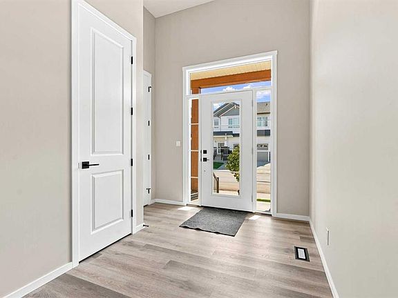 4th image of 44 S Carringwood Rise NW