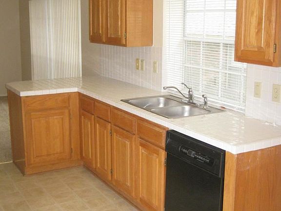 4th image of 1119 Saxonhill Dr