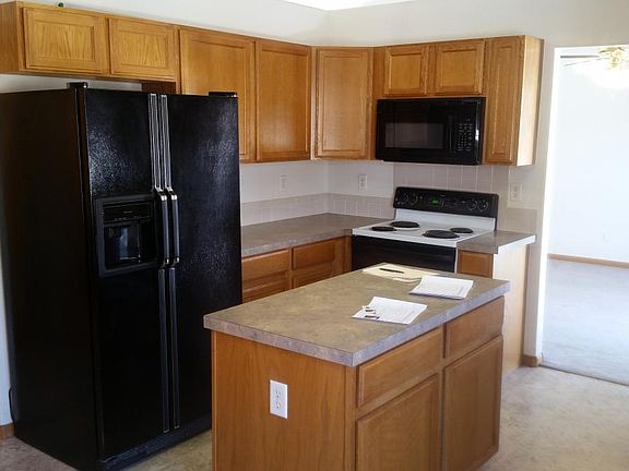 Large Island Kitchen w Breakfast Nook