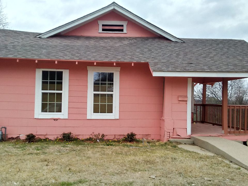 1st image of 1305 E Magnolia Ave