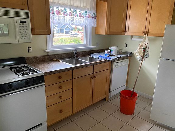 4th image of 15 Alfred Dr Floor 2