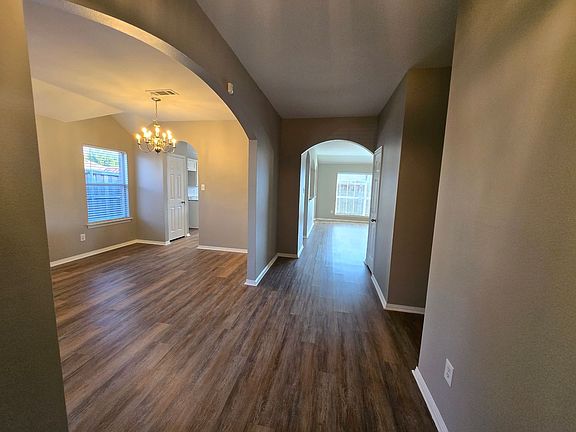 5th image of 710 Meadow Springs Dr