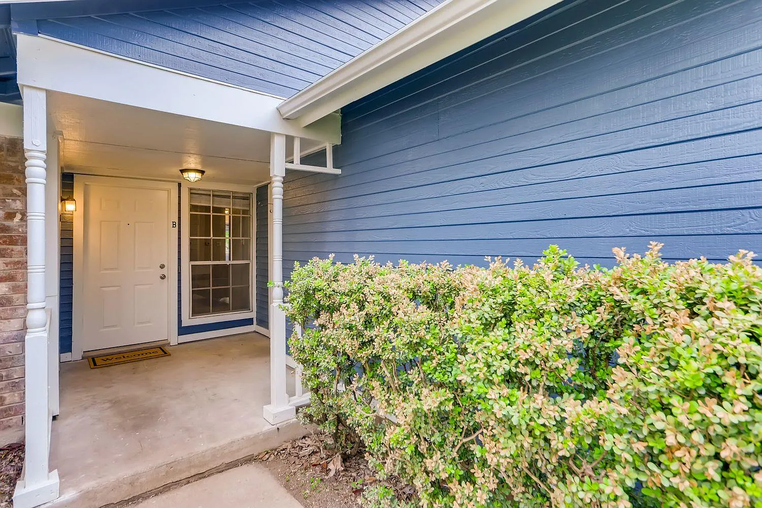 2 bed, 1.0 bath, 1950 sqft, $1,350 — Photo 3