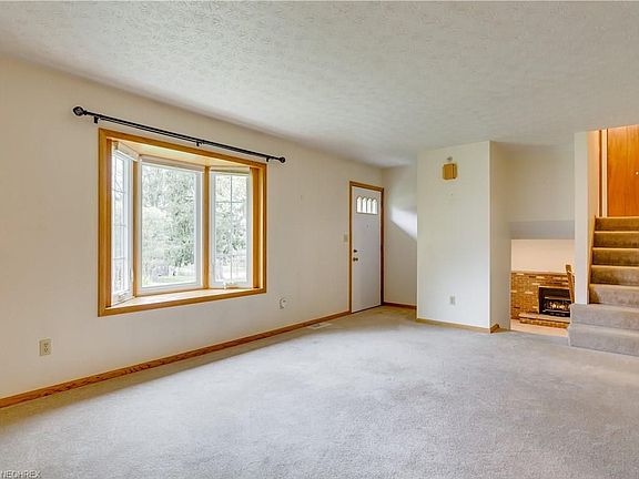 4th image of 1388 Alexander Cir