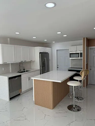 15201 NE 6th Ave Photo 1