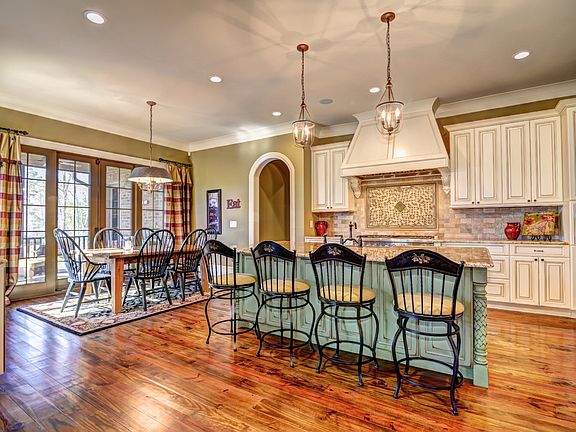 5th image of 203 Woodswail Ct