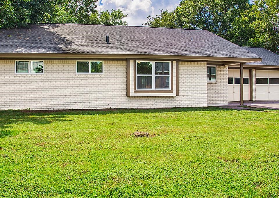 Completely remodeled!  Custom kitchen cabinets, new stainless steel appliances.   Brand new flooring throughout. All new windows.  Granite counters.