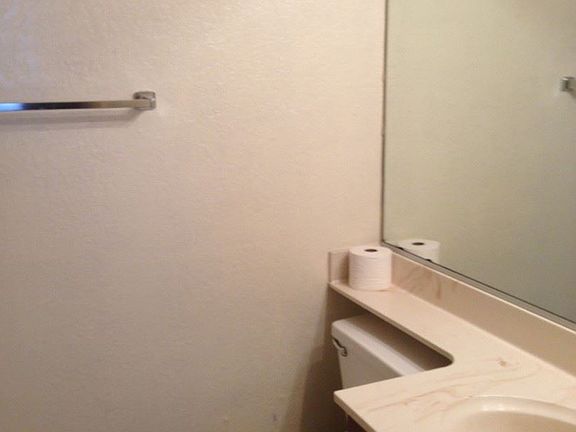 5th image of 225 Pennsylvania Ave APT D3