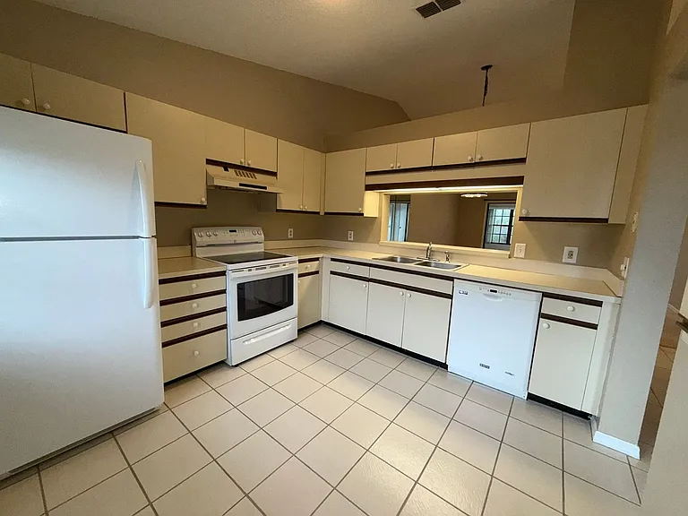 2150 Elm St #606 — Photo 2