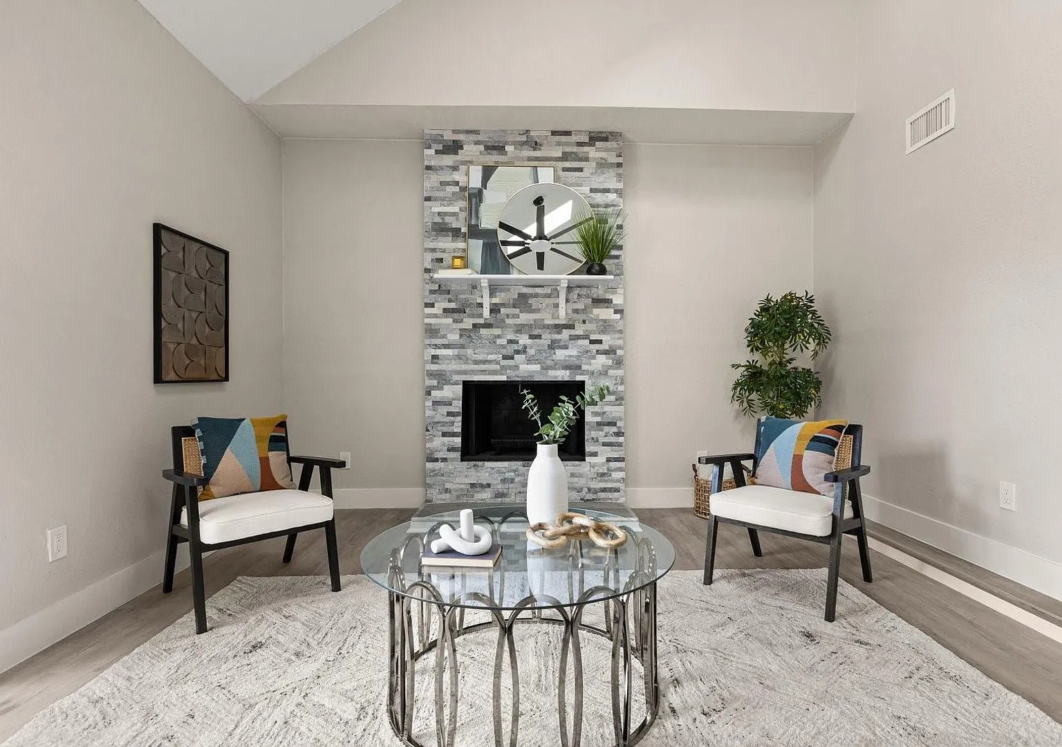 Waterfront Living with a Private Dock in Stone Island! — Photo 4
