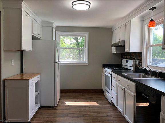 3rd image of 314 West St