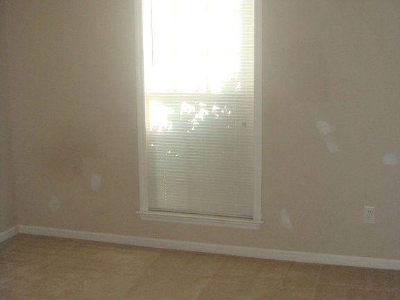 3rd image of 819 Madelyn St