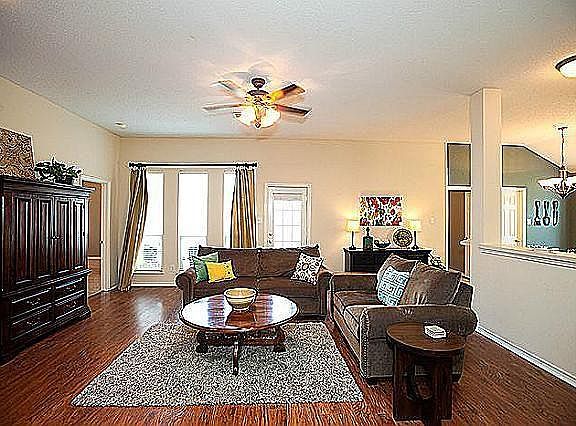 3rd image of 313 Hampstead Dr