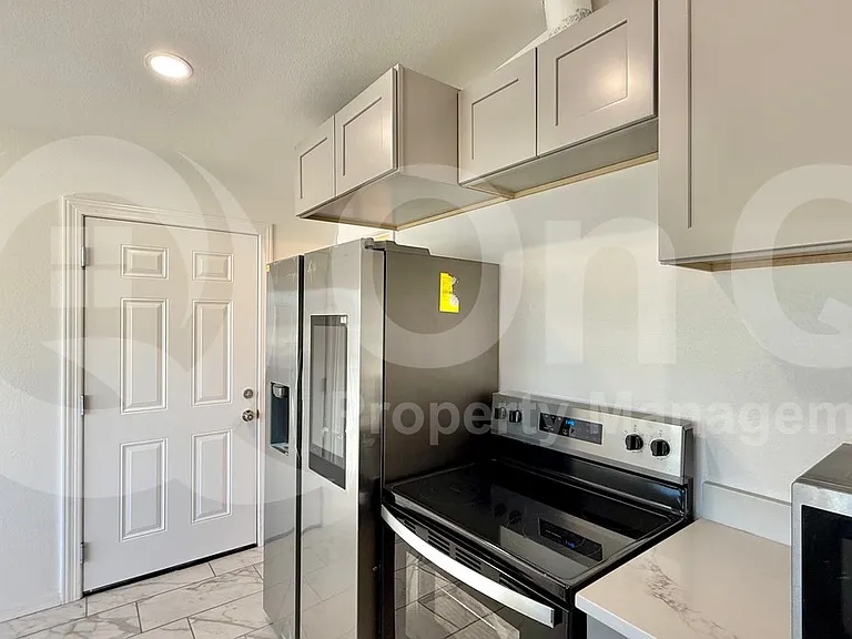 741 E Erie St #1 — Photo 12