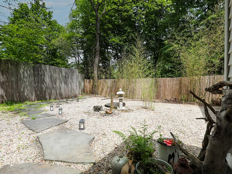10 Fitzsimmons Ln — Photo 30