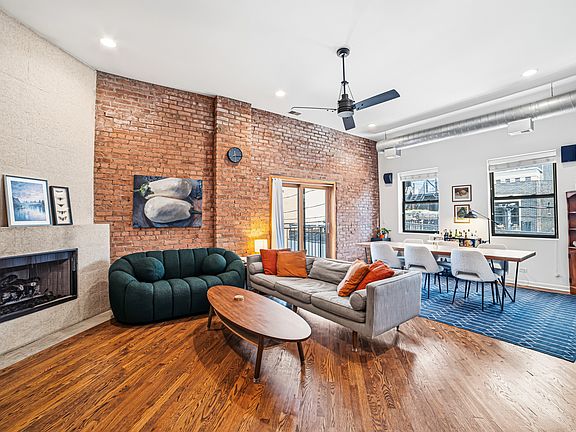 2nd image of 1525 N Milwaukee Ave APT 2R