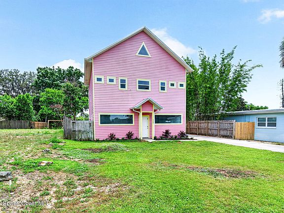 5th image of 323 McLeod Dr