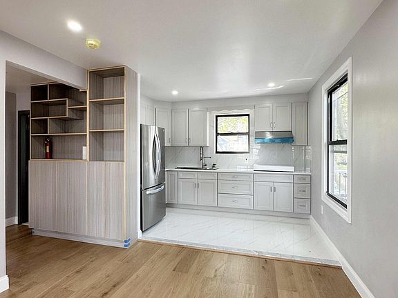 3rd image of 2291 Hylan Blvd #2F