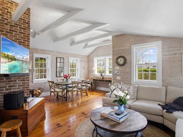 9 Lily St, Nantucket, MA 02554