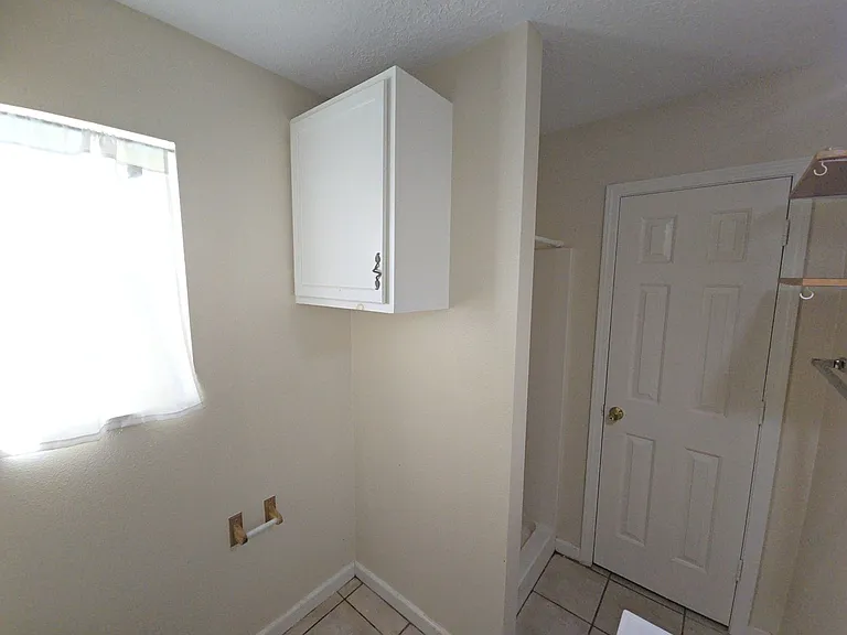 409 Commerce St — Photo 10