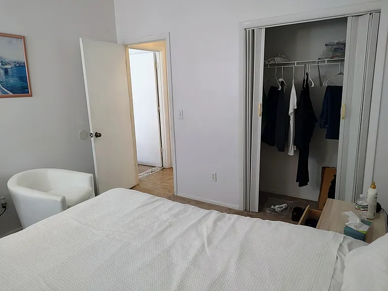 521 Castlemain Cir — Photo 18