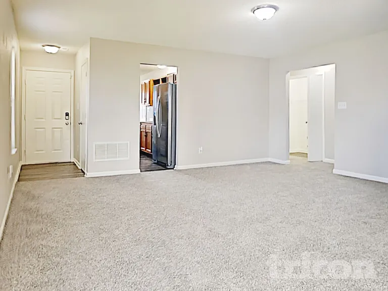 1697 Willowview Ln — Photo 2