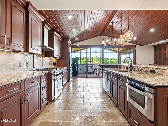 24th image of 401 Gholdston Dr