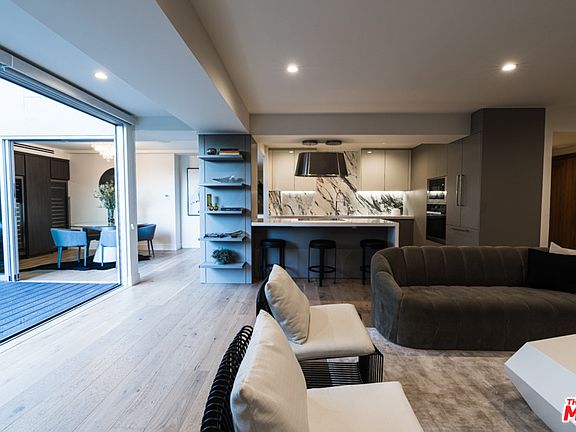 2nd image of 838 N Doheny Dr APT 306