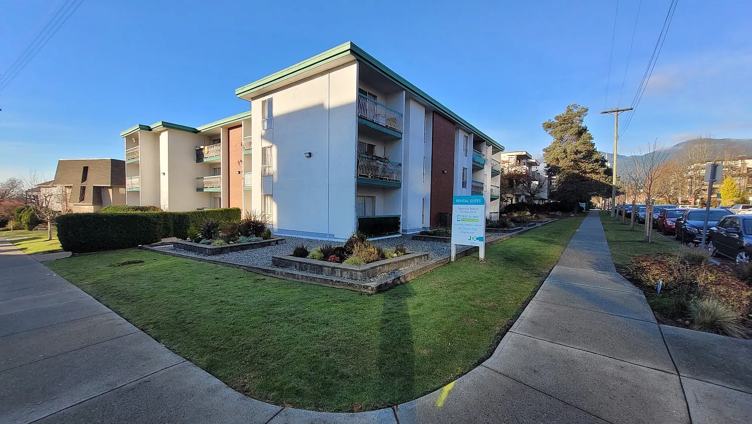 Seymour Manor — Photo 1