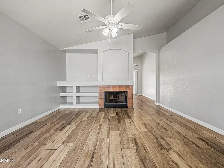 905 E Potter Dr — Photo 14