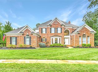 1102 Greystone Manor Pkwy, Chesterfield, MO 63005