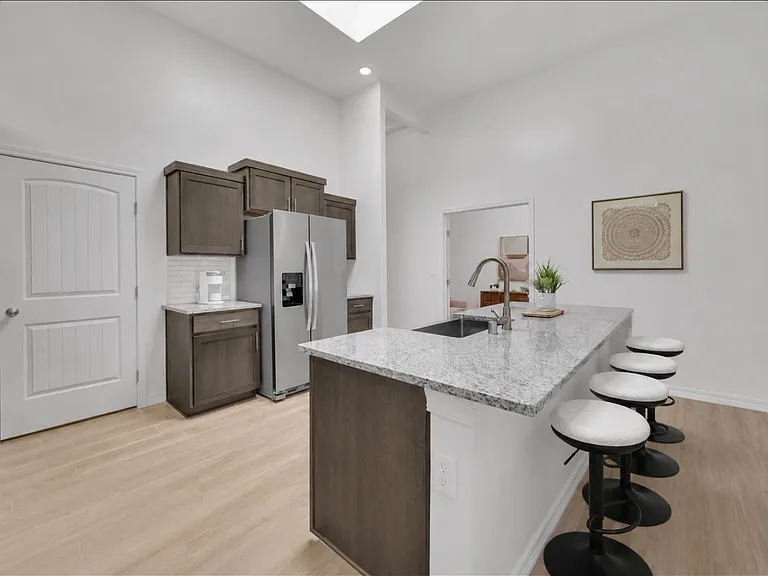8412 Phil Pl — Photo 3