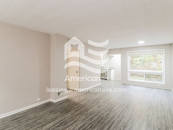 1283683_002_wm_-_living_room_13243966.jpg