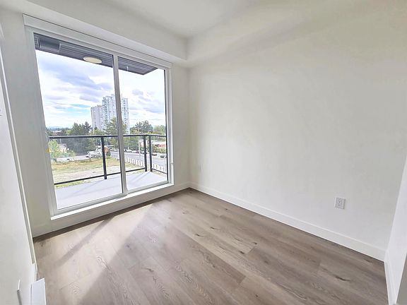 4th image of 10405 147th St #414