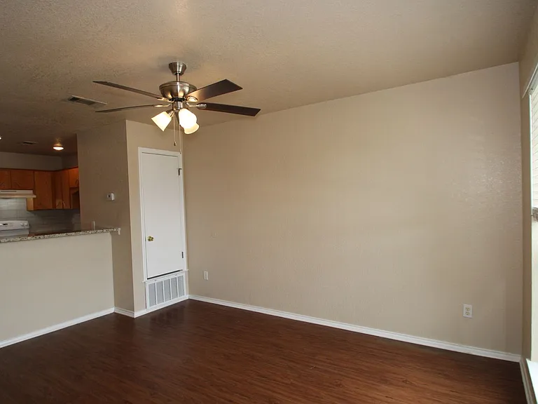 4206B Deek Dr — Photo 3
