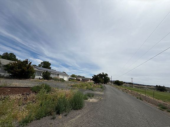 4th image of 1048 SW Colfax Ln