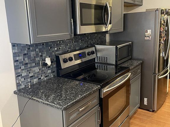 4th image of 817 Oakton St APT 201