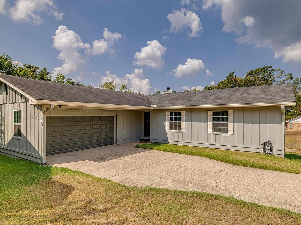 1st image of 113 Crystal Dr