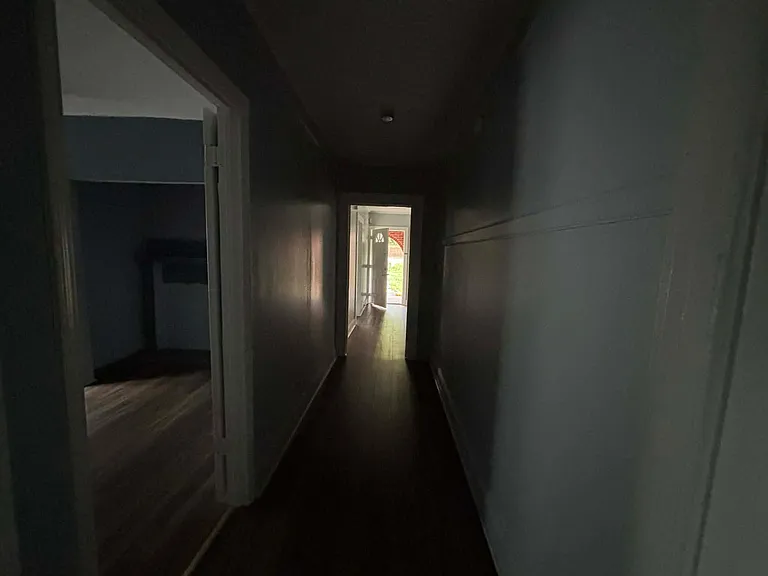 209 E Parker St — Photo 2