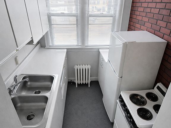 3rd image of 1330 Locust St #1