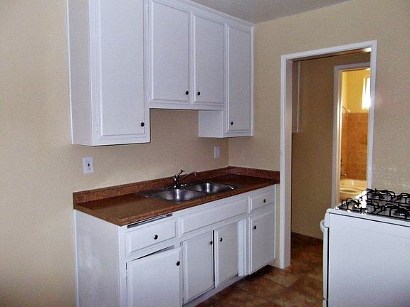 5th image of 501 Cedar Pl APT B