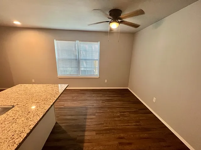 2 bed, 672 sqft, $1,000 — Photo 4