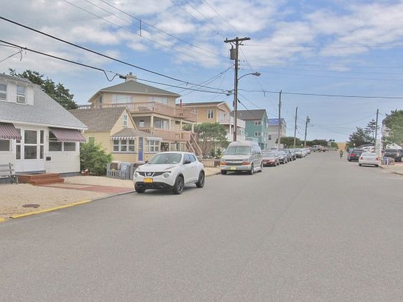 3rd image of 107 E 26th St