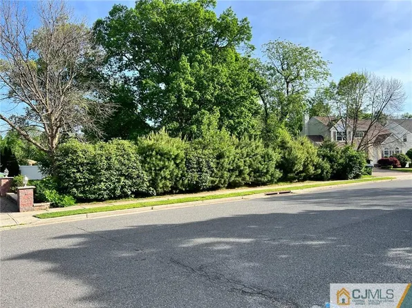 111 Tived Ln E, Edison, NJ 08837
