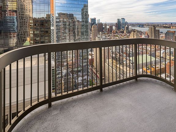 4th image of 235 W 56th St APT 25K